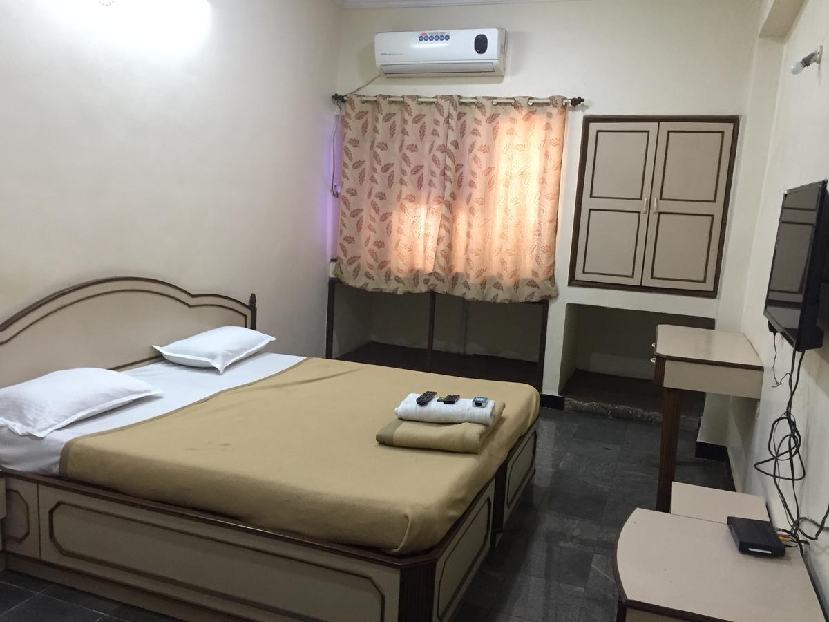 Royale Inn Vapi Exterior photo